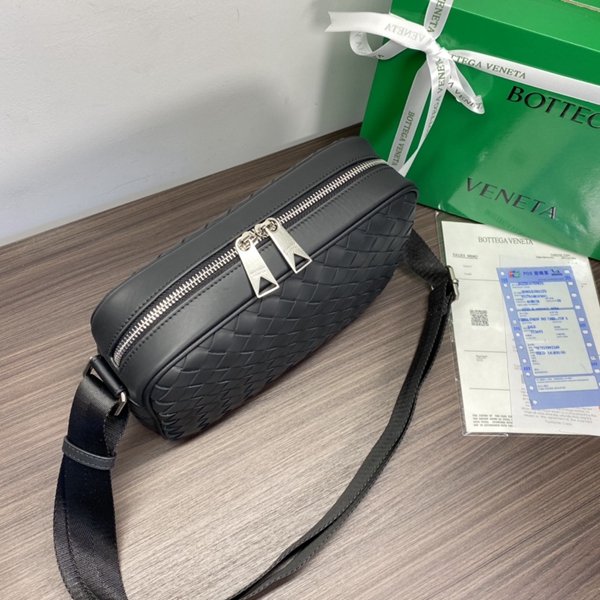 ボッテガヴェネタバッグ背面デザイン